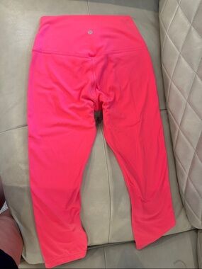 lululemon women’s hot Pink Capri Leggings